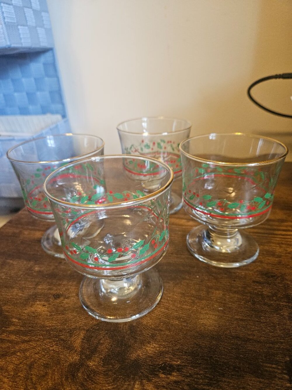 Vintage 1980’s Set Of 4 Libbey’s Holly And Berry Sherbet Dessert Glasses